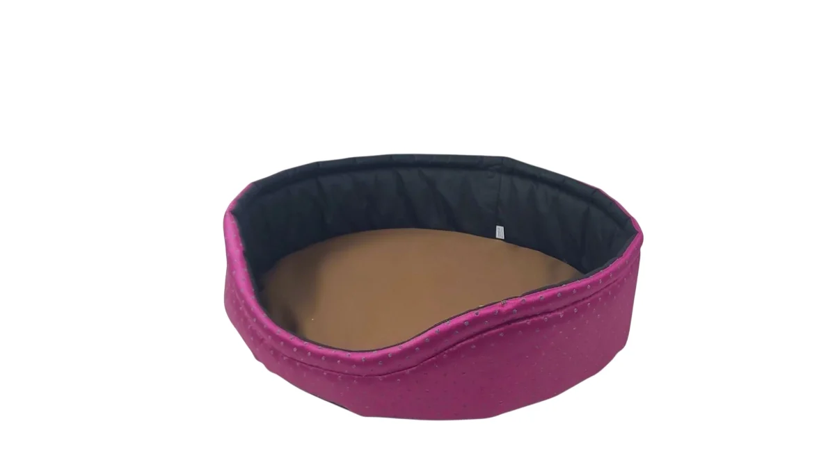 Moderní design v zářivé barvě s tmavým vnitřkem pro styl i komfort.